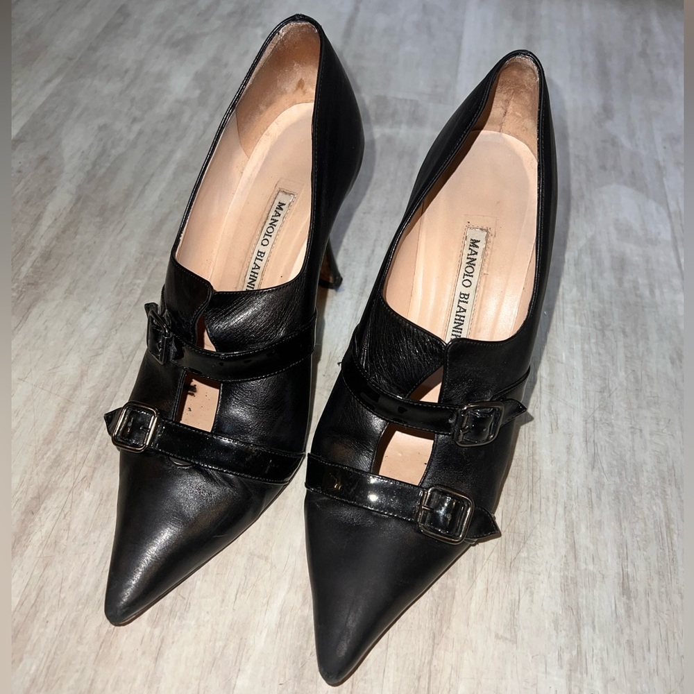 VINTAGE MANOLO BLAHNIK BLACK POINTED TOE KITTEN HEELS